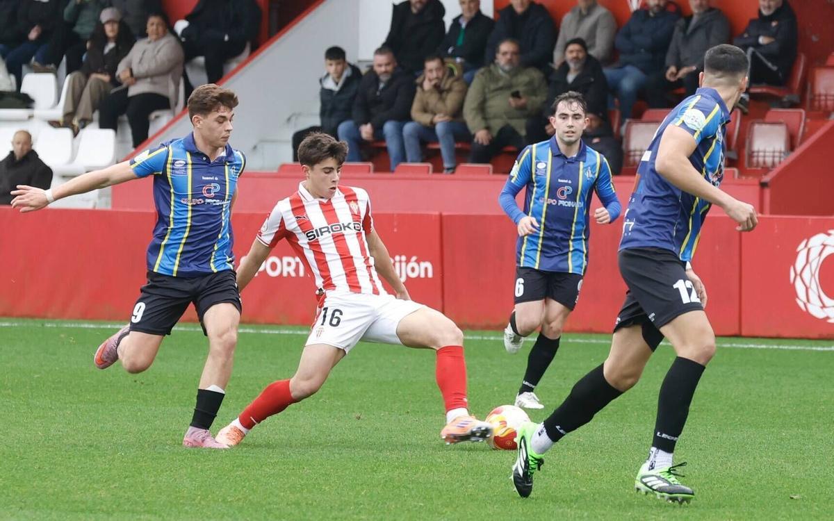 Una acción del Sporting Atlético-Lenense