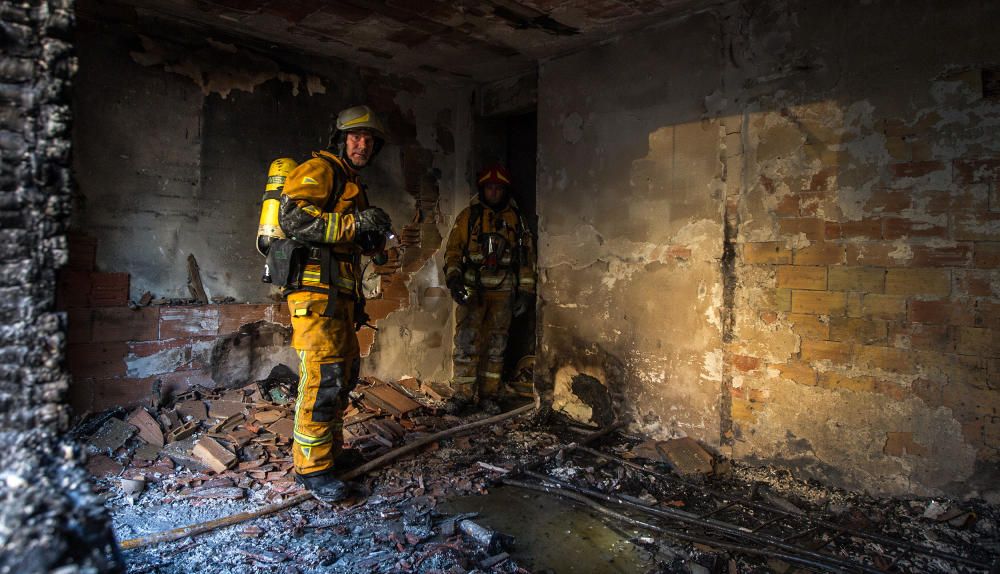 Incendio en un edificio de la calle del Carmen en Sant Joan