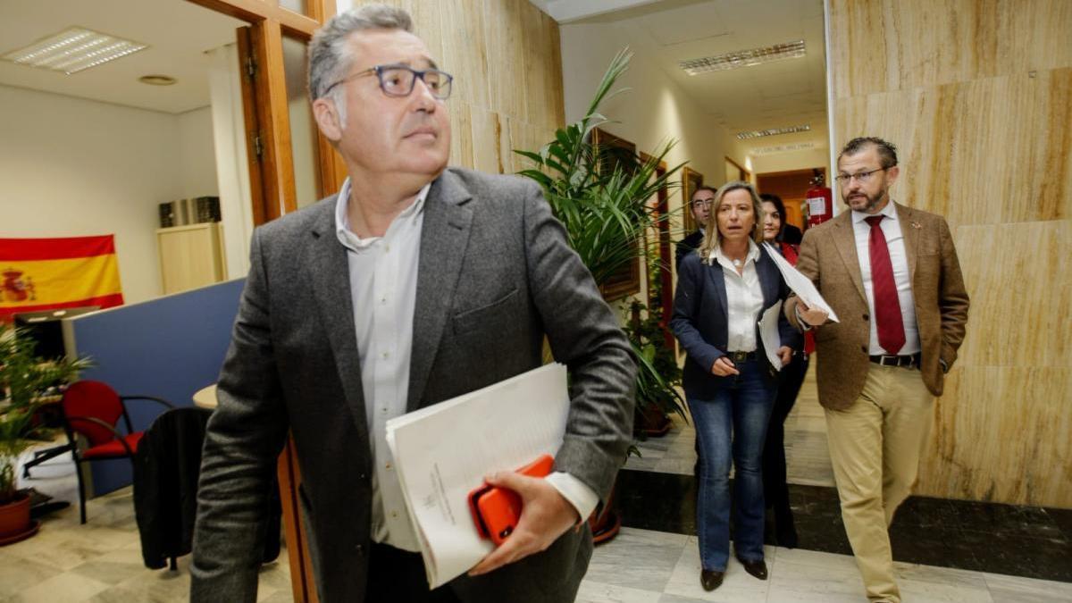 La oposición pide en bloque la dimisión del concejal de Cs Manuel Torrejimeno