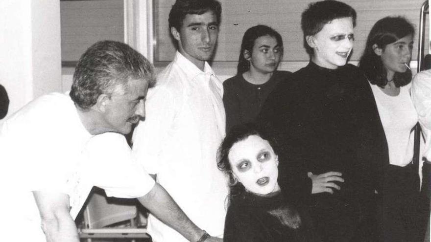 Ensinanza e Actividade Técnico Profesional (E..A.T.P) de Teatro, con Antón Lamapereira, José Calvar, Mónica Broullón, María Galiñanes, Luís Hernández e Geli Camaño no curso 1992-1993. // Arquivo do autor