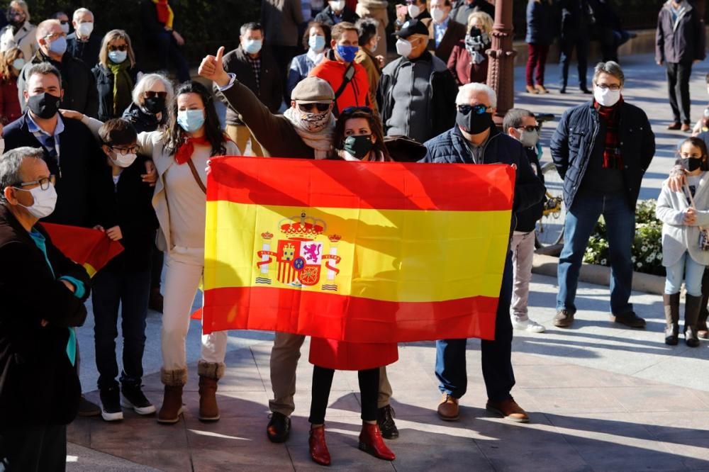 Más de un centenar de personas arropa a Vox en Murcia un acto en defensa de la Constitución