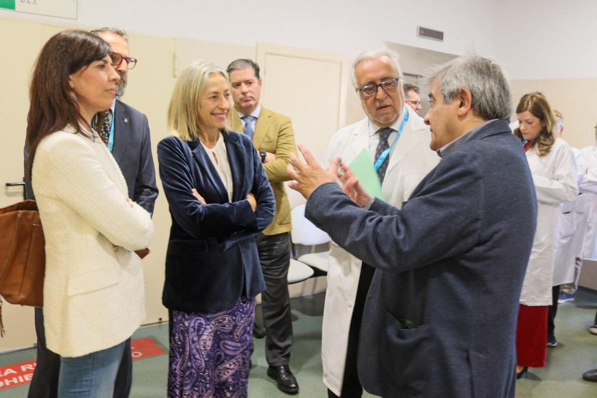 La consejera de Salud visista nueva Unidad de Ensayos Clínicos Fase I en el Hospital Civil