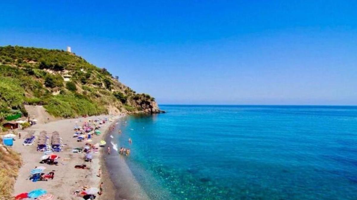 Vista de la playa de Maro.