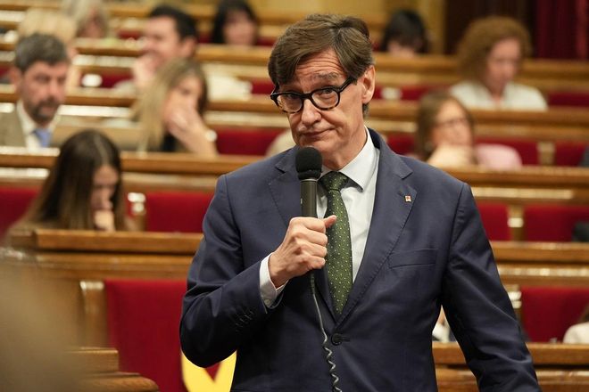El president de la Generalitat, Salvador Illa, este miércoles en la sesión de control en el Parlament