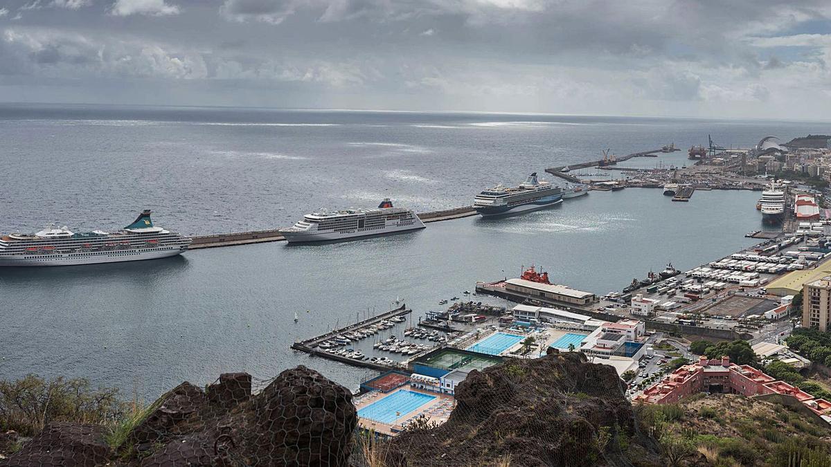Una imagen de archivo del Puerto de Santa Cruz de Tenerife.