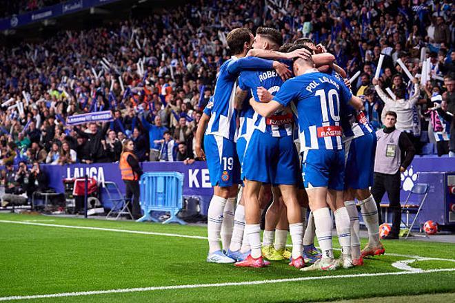BARCELONA, SPAIN - APRIL 18: RCD Espanyol de Barcelona players celebrate after the opening goal by Marash Kumbulla of RCD Espanyol de Barcelona during the LaLiga match between RCD Espanyol de Barcelona and Getafe CF at RCDE Stadium on April 18, 2025 in Barcelona, Spain. (Photo by Pablo Rodriguez/Quality Sport Images/Getty Images)