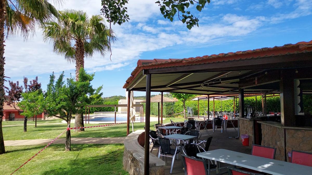 Una imagen de la piscina de Oliva de Plasencia.