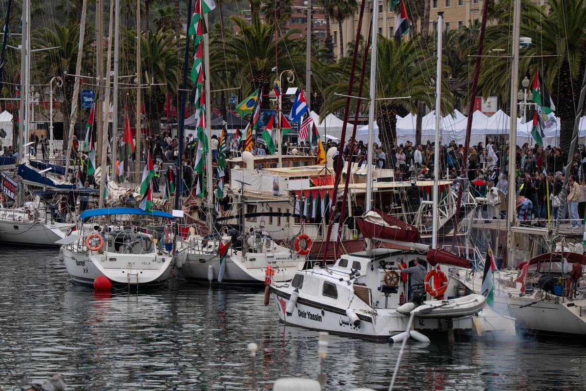Una nueva flotilla con más de setenta embarcaciones y un millar de participantes se prepara para poner rumbo a Gaza, y el puerto de Barcelona se llena de actividades para apoyar la iniciativa. Foto de Zowy Voeten