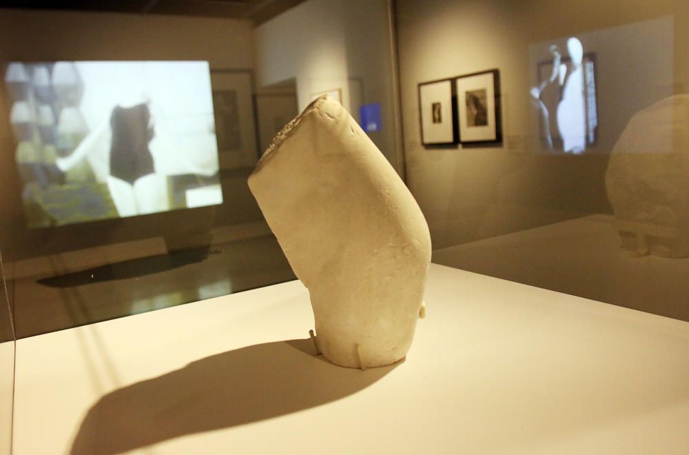 La filial malagueña del museo parisino se sumerge en la obra de Constantin Brancusi a través de un centenar de fotografías, filmaciones, esculturas y dibujos que descubren las inquietudes de un creador que caminó por delante de su tiempo