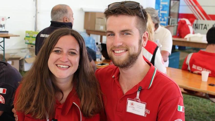 Anaïs Pou, al costat d&#039;un jove alemany amb qui compartí voluntariat