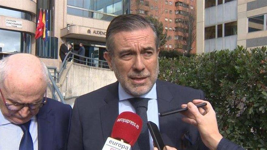 López ve &quot;frívolo&quot; limitar el horario de las casas de apuestas y pide seriedad a Garzón