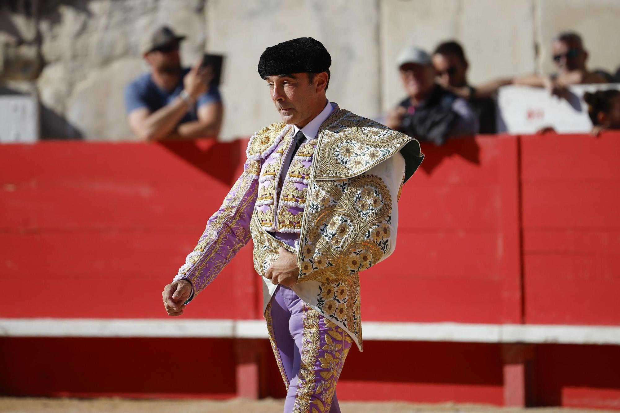 Todas las imágenes de la reaparición de Enrique Ponce en Nimes