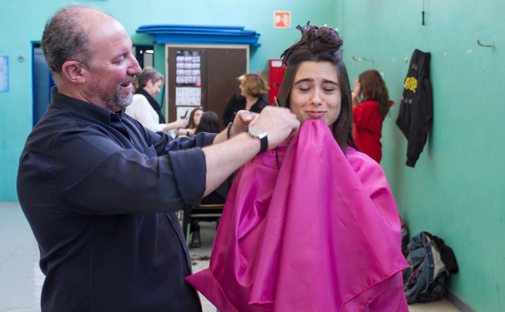 El Instituto Cabo de la Huerta conmemora el Día de la Mujer recaudando cabello y donativos