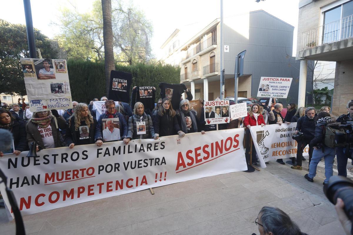 Salomé Pradas llega a los juzgados de Catarroja para el careo entre Jose Manuel Cuenca