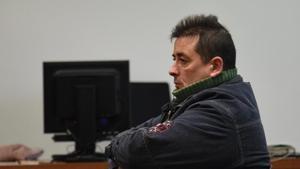 Antonio Miguel Grimal Marco, conocido como el rey del simpa, en el banquillo de los acusados de la Audiencia Provincial de Zaragoza durante un juicio de diciembre de 2017.