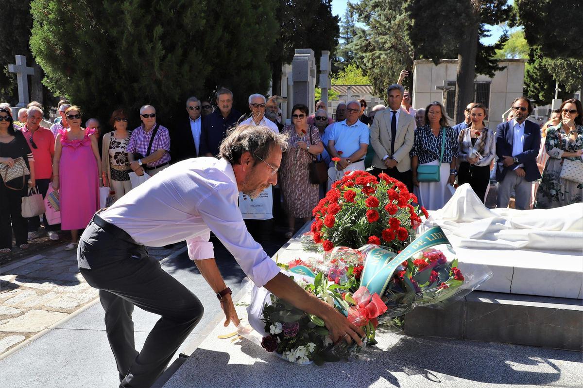 Ofrenda floral a Manolete