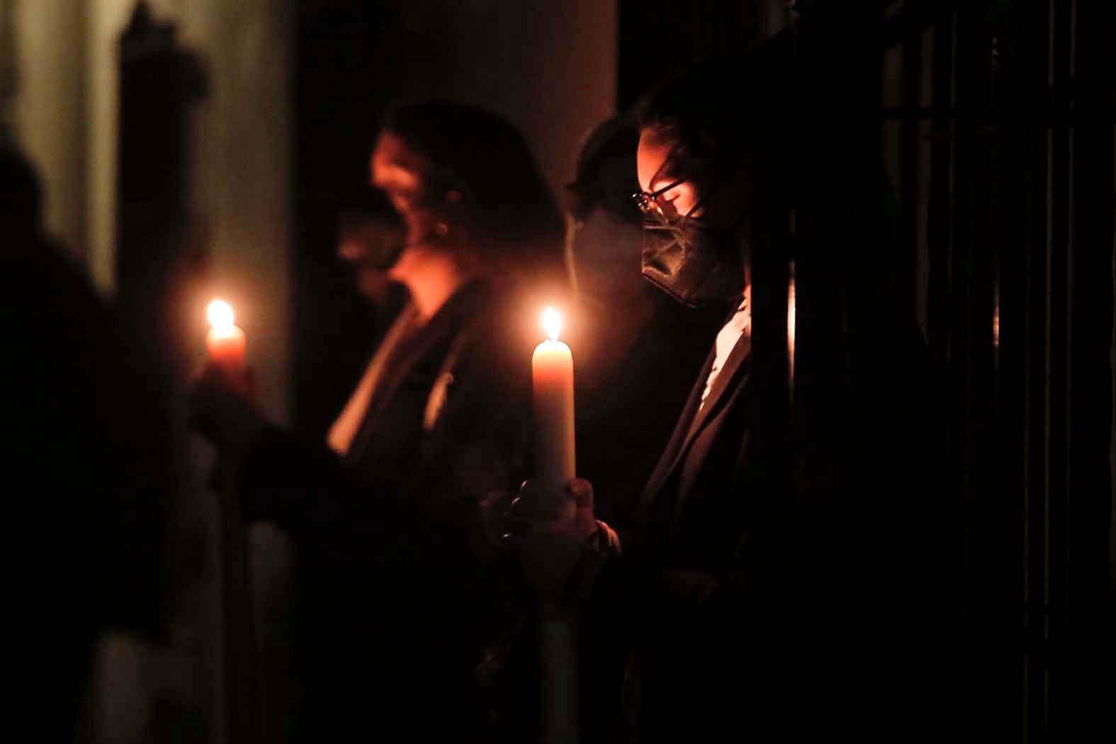 Vía Crucis de Nuestro Padre Jesús de la Humildad y Paciencia por el patio interior del Convento de Capuchinos.