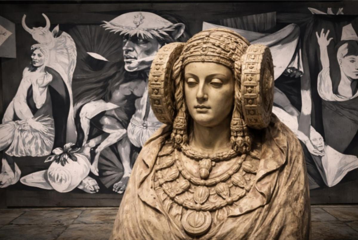 La Dama d'Elx con el 'Gernica' de Picasso de fondo.