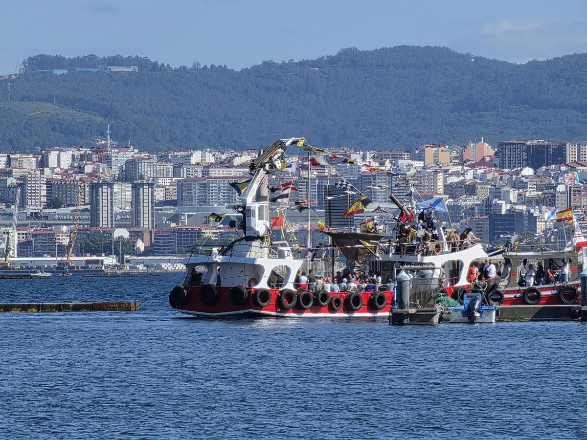 O Morrazo se echa al mar para rendir homenaje a la Virgen del Carmen O Morrazo se echa al mar para rendir homenaje a la Virgen del Carmen