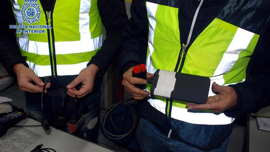 La Policía Nacional interviene equipos de análisis falsificados en 55 talleres españoles