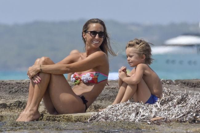 Gemma Mengual con su hijo Jou