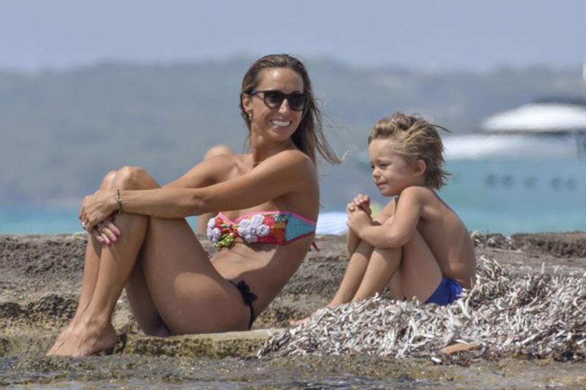 Gemma Mengual con su hijo Jou