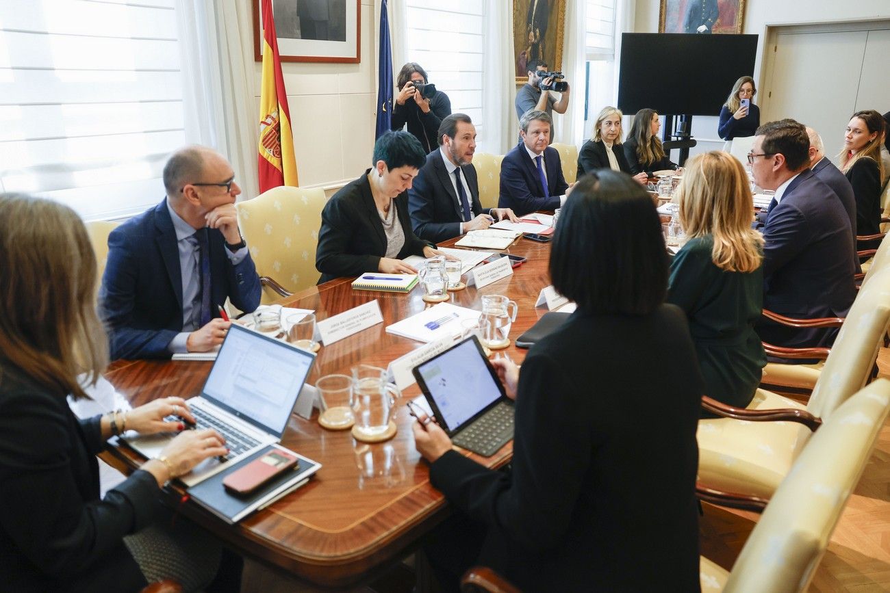 Canarias y Gobierno acuerdan la creación de un grupo de trabajo para el desarrollo del tren en Tenerife y Gran Canaria