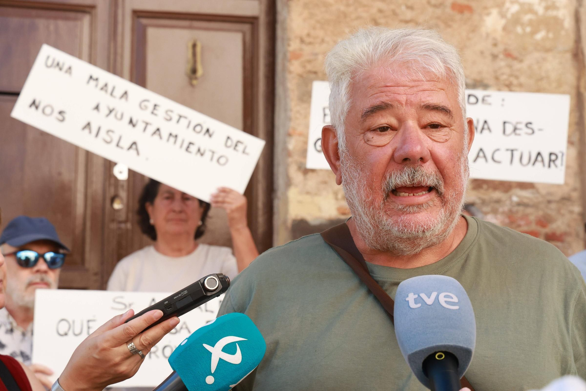 Así ha sido la protesta de los vecinos de Cuartos del Baño en Cáceres