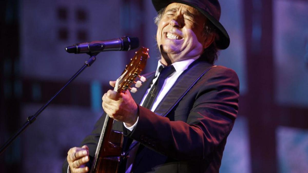 Serrat en su concierto en la Plaza de Toros de 2012. | F.MONTENEGRO