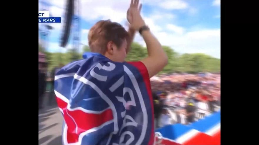 Kang In Lee, ovacionado en la celebración de la Champions en Paris