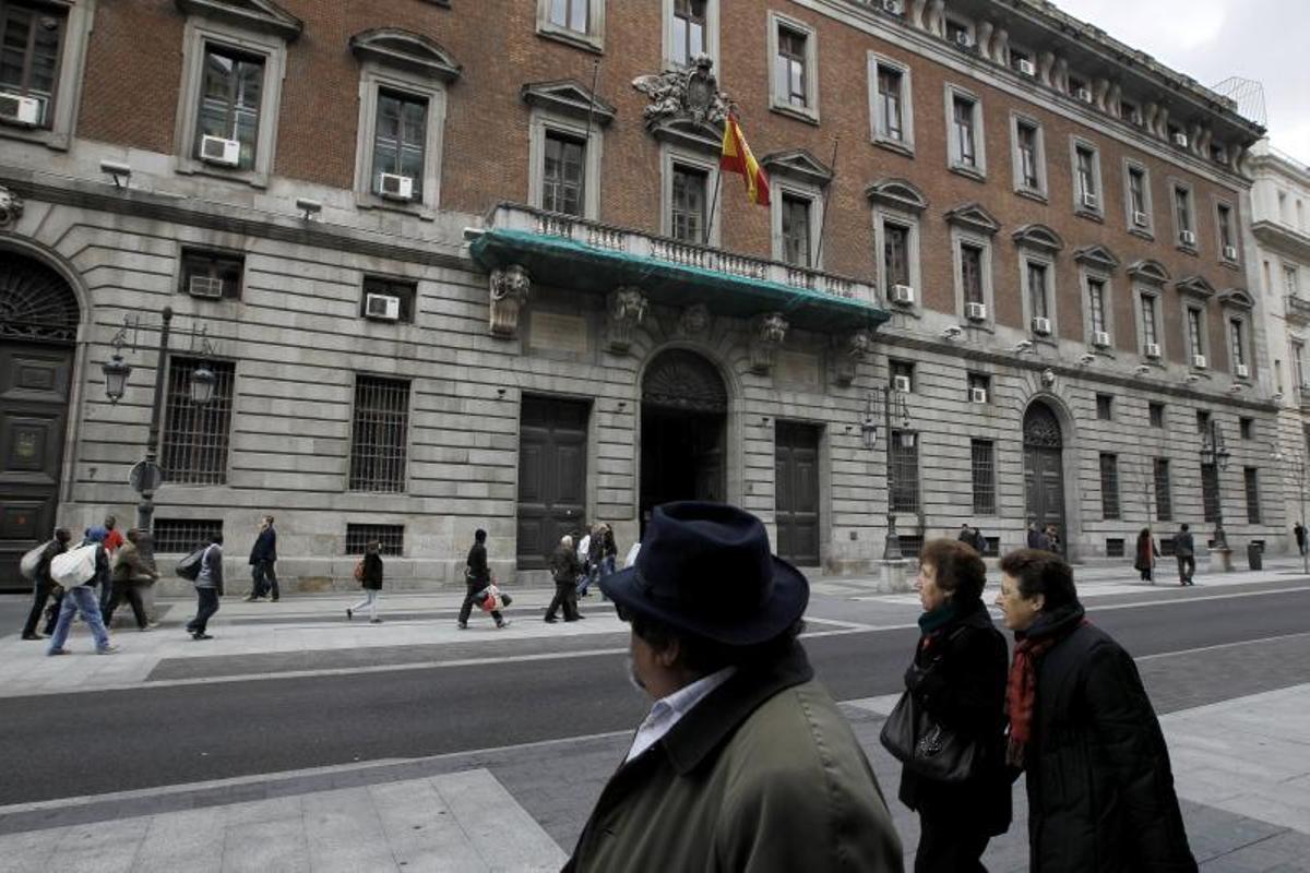 La sede del Ministerio de Hacienda en Madrid fue diseñada por el arquitecto Francesco Sabatini bajo el reinado de Carlos III.