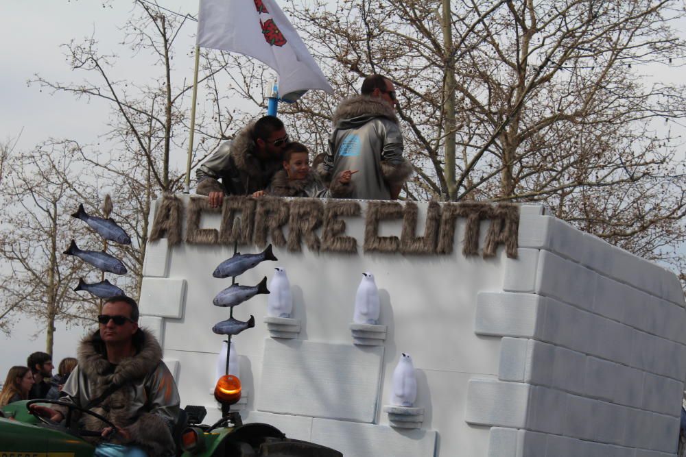 Roses viu un carnaval pletòric de gent i bon temps