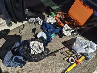 Asaltan un bar de Alhama a punta de cuchillo, huyen de la Policía a 200 por hora por la A-7 y los pillan en una gasolinera: hay seis detenidos