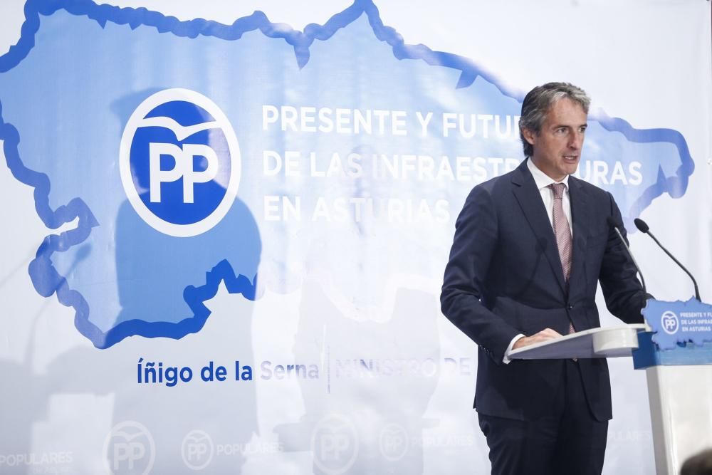 Íñigo de la Serna, Ministro de Fomento, analiza el "Presente y futuro de las infraestructuras en Asturias"