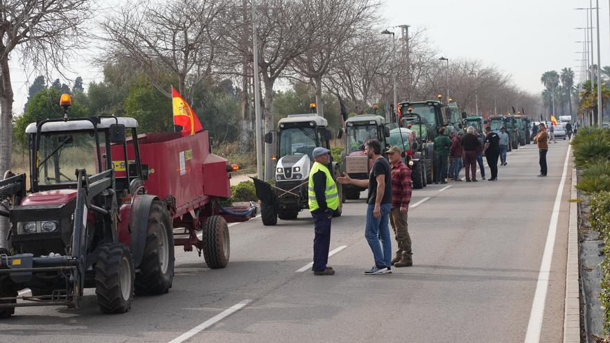 Las protestas de los agricultores provocan atascos en Castellón