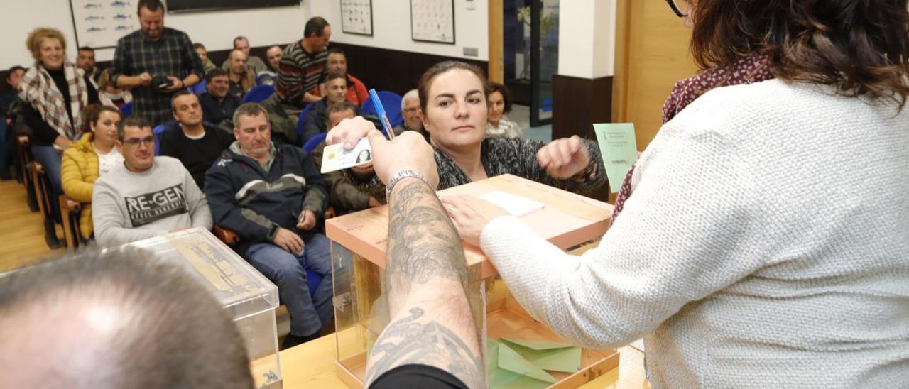 Imagen de votaciones en la cofradía de Arcade. | // RICARDO GROBAS