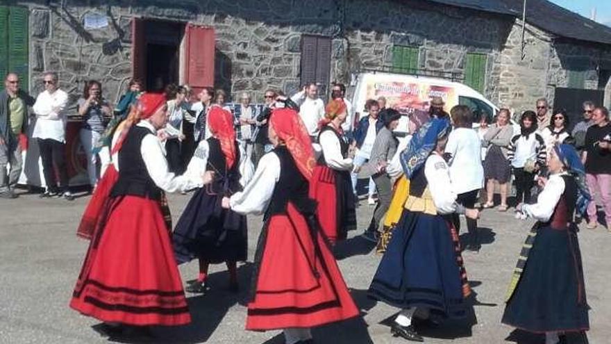 Vigo celebra la Virgen de Gracia con loya y folclore