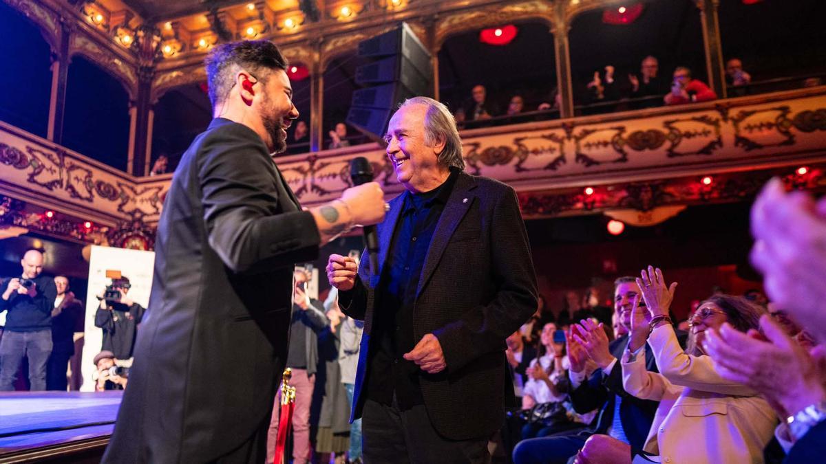 "Festas de Santa Eulália",  invitado de honor este año Joan Manuel Serrat que presentó Lolita Flores.