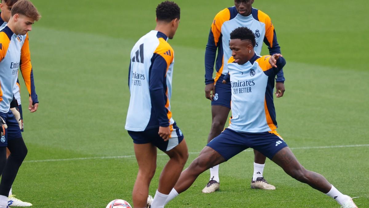 Vinicius y Bellingham, entrenándose