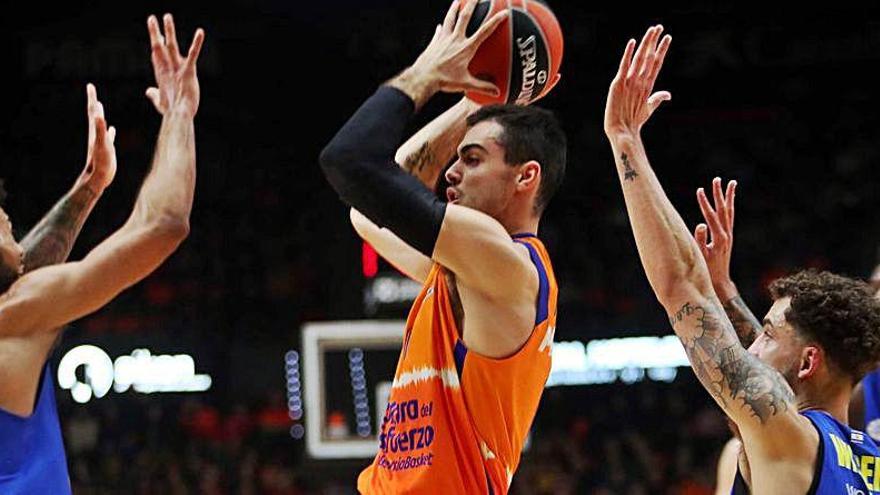 Partido entre el Valencia Basket y el Maccabi en La Fonteta