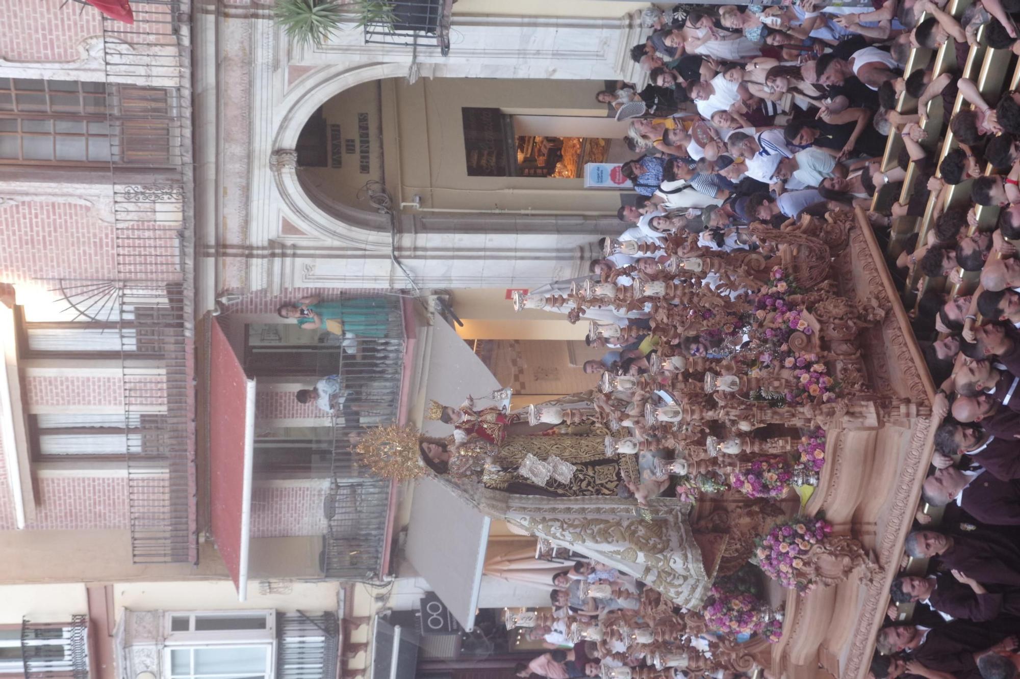 La procesión de la Virgen del Carmen Coronada de El Perchel, en imágenes