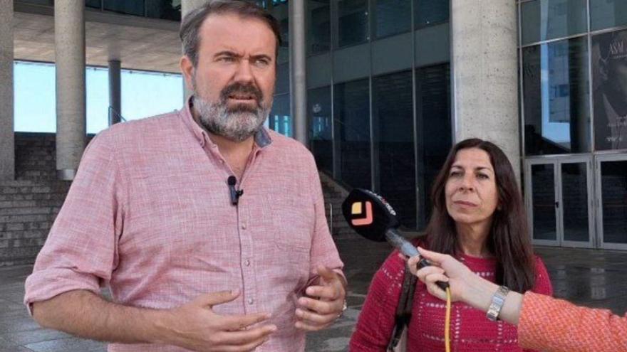 Rubén Pérez y Meli Vázquez, en el entorno del auditorio Mar de Vigo.