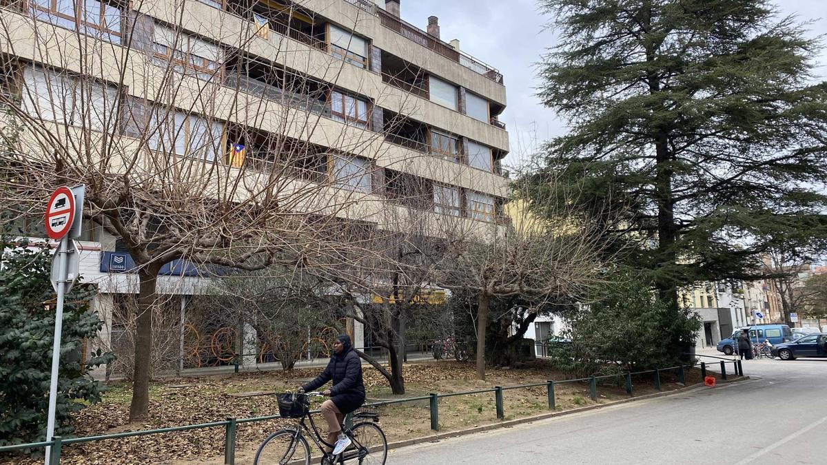 La zona enjardinada de la plaça Perpinyà.