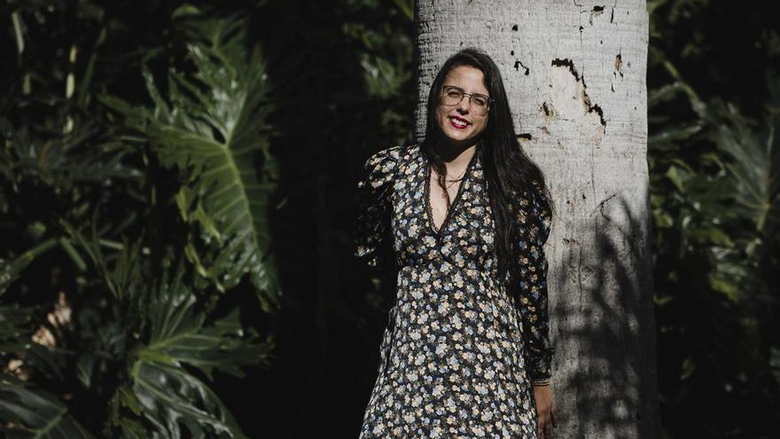 Beatriz Morales, escritora y docente: "La nueva generación de escritores y escritoras canarias ha hecho de la literatura un manifiesto"