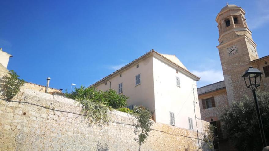 Imagen del convento situado en el centro de la población