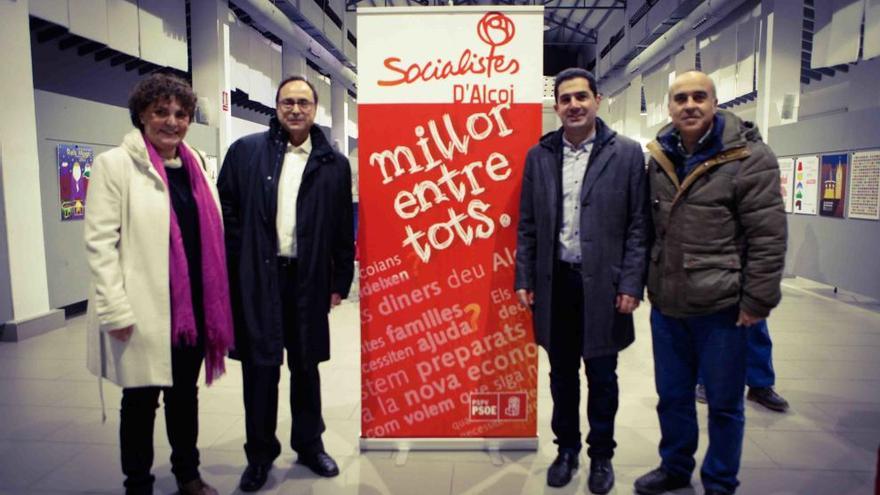 Los protagonistas del acto en la sala Ágora de Alcoy.