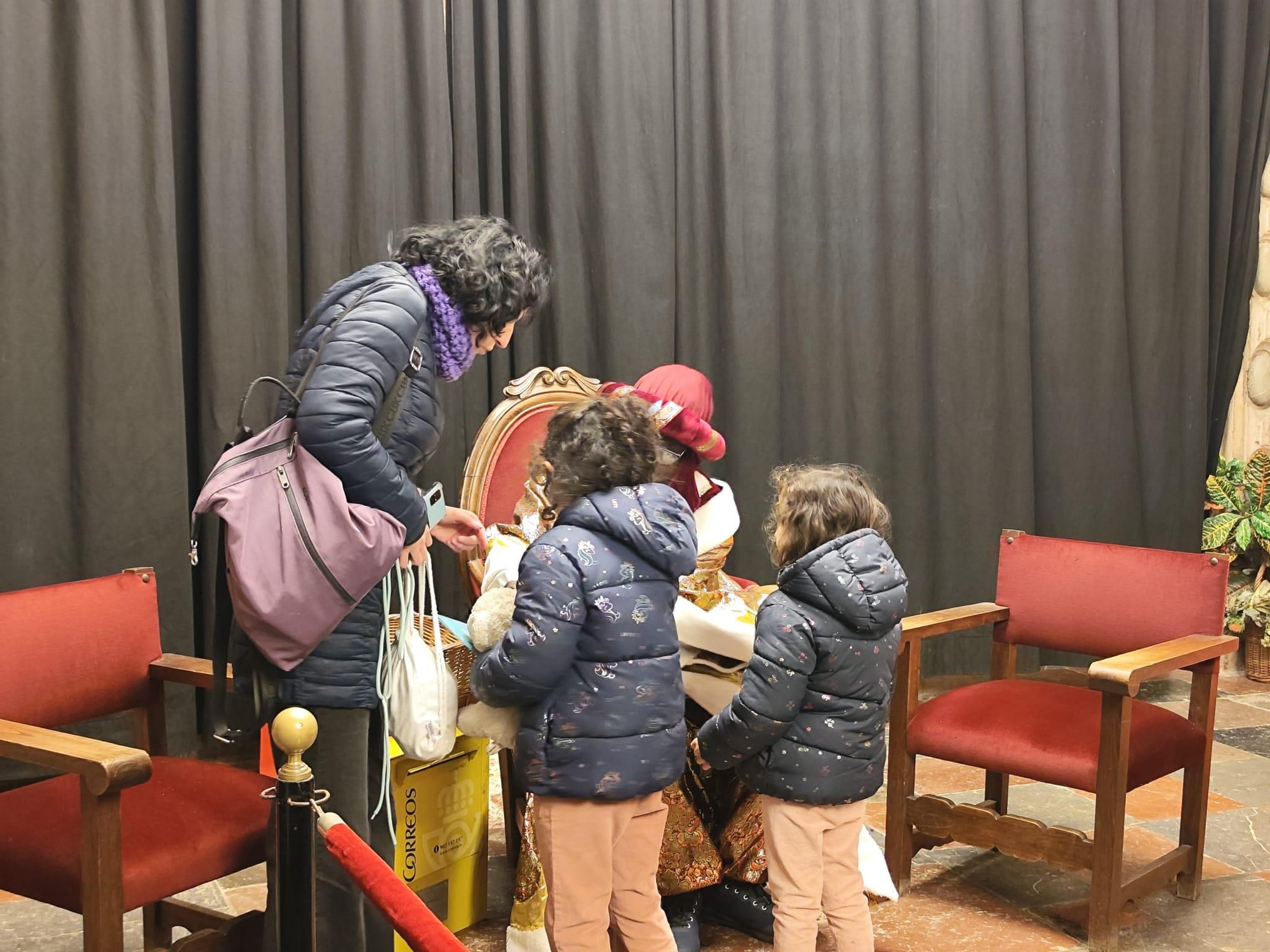 En imágenes, la visita del emisario real a Grado