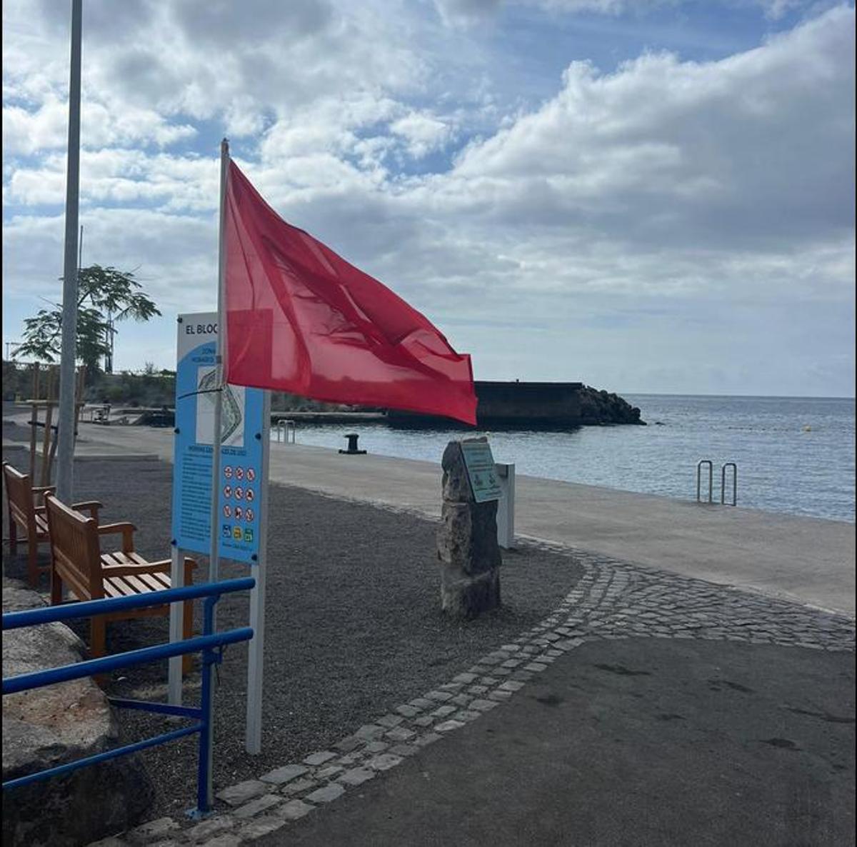 Bandera roja en la Zona de Charcos, en Valleseco.
