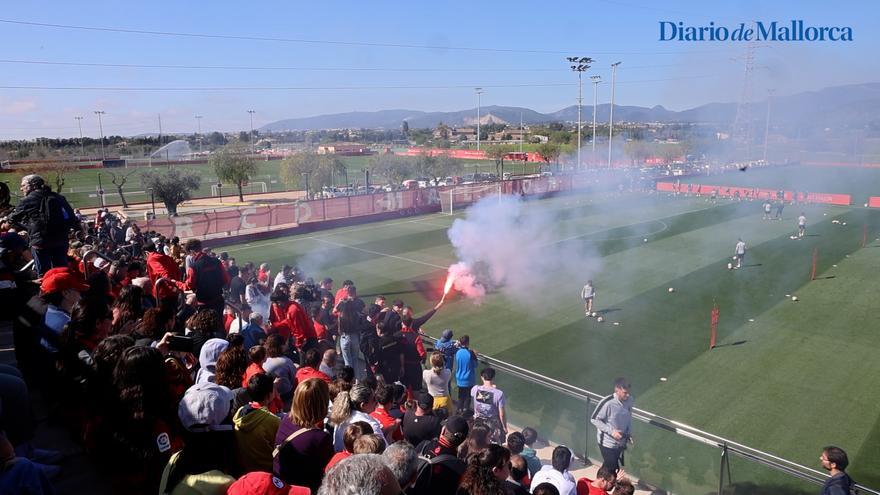 VÍDEO | Más de dos mil mallorquinistas acuden a Son Bibiloni a animar al Mallorca antes de la final de la Copa del Rey