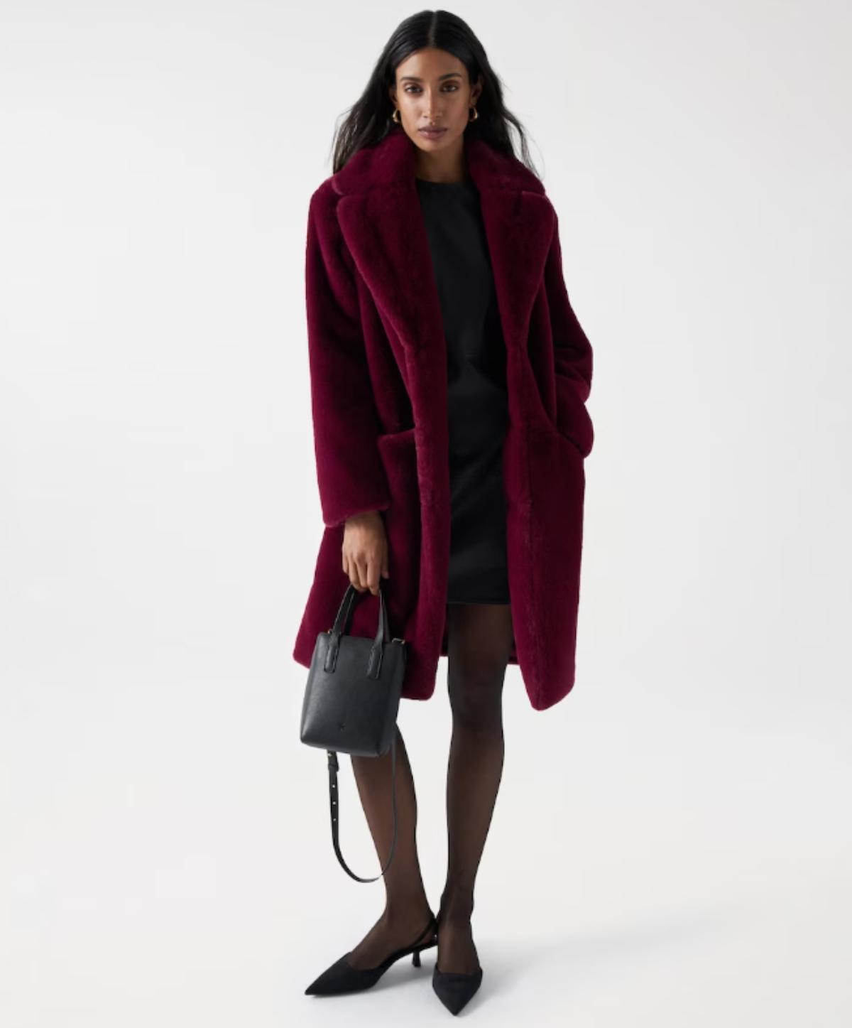 ABRIGO BURDEOS DE PELO